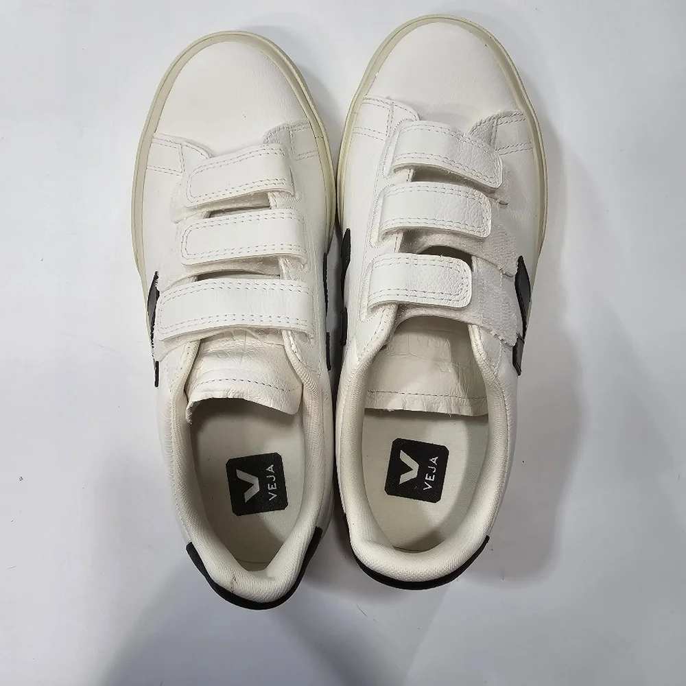 Veja Recife Sneaker in Extra White & Black - Picture 3 of 10